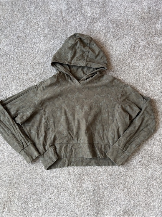 Athleta Tops - Athleta Women’s Olive Green Camouflage Cropped Hoodie Small